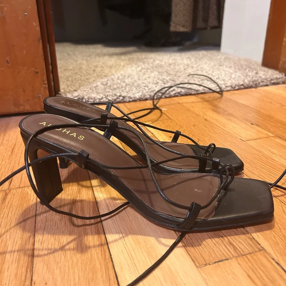 Alohas Black Strappy Heels - Picture 1 of 4